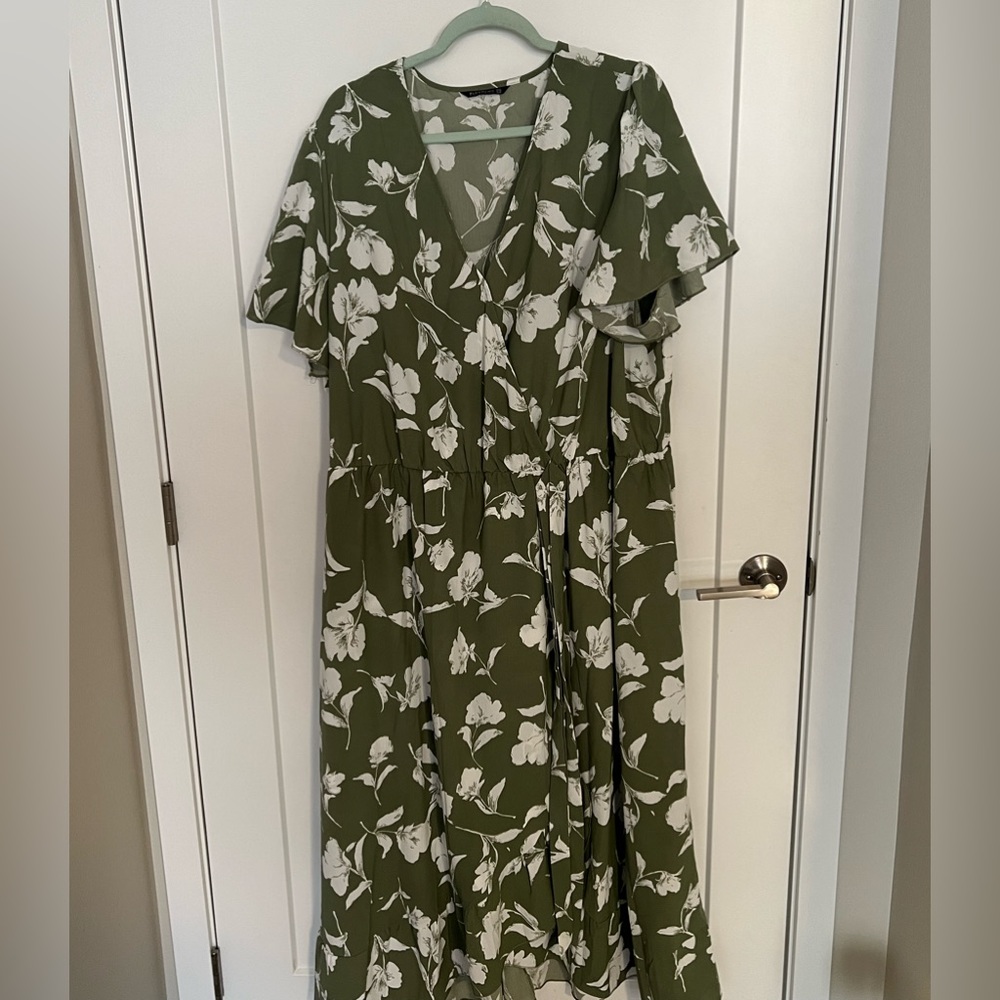 Bloom Chic Flutter Sleeve Midi Dress